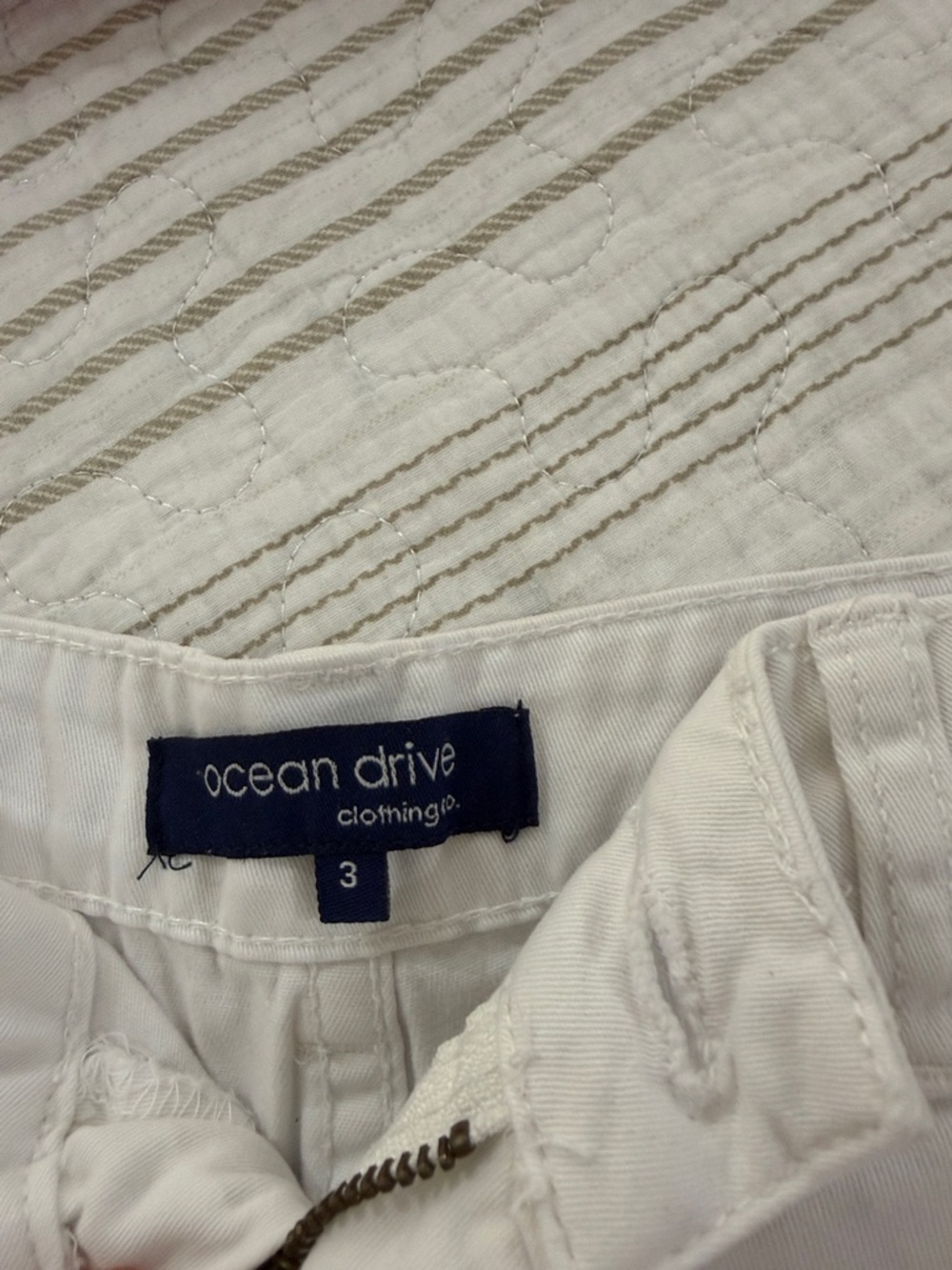 Tommy Hilfiger Red V-Neck and white short - Picture 5 of 5